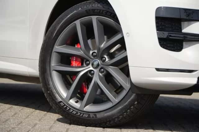 Land Rover Range Rover Sport (2026) thumbnail 5