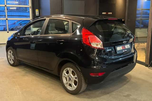 Ford Fiesta (2014) thumbnail 2