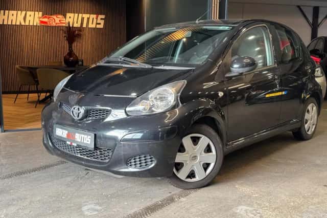 Toyota Aygo (2010) thumbnail 1