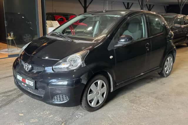Toyota Aygo (2010) thumbnail 2