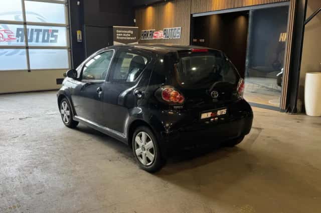 Toyota Aygo (2010) thumbnail 4