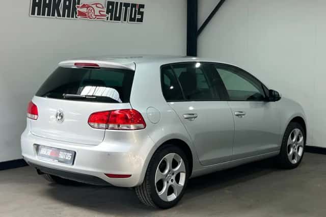 Volkswagen Golf (2010) thumbnail 2