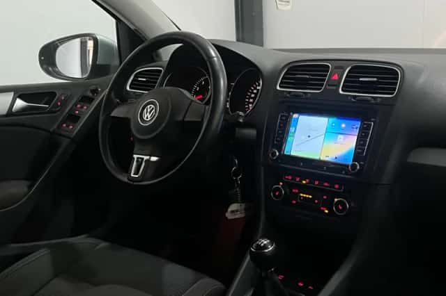 Volkswagen Golf (2010) thumbnail 3