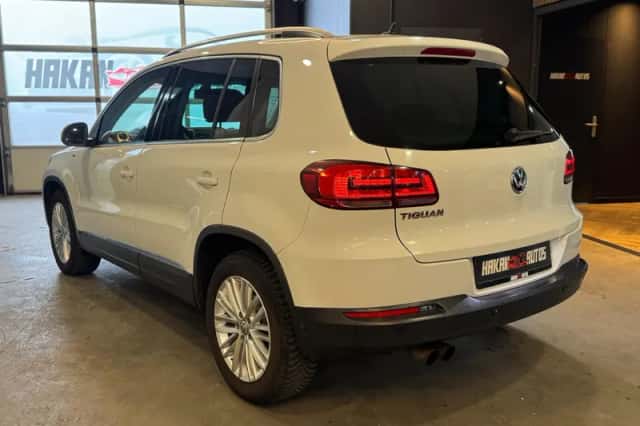 Volkswagen Tiguan (2014) thumbnail 2
