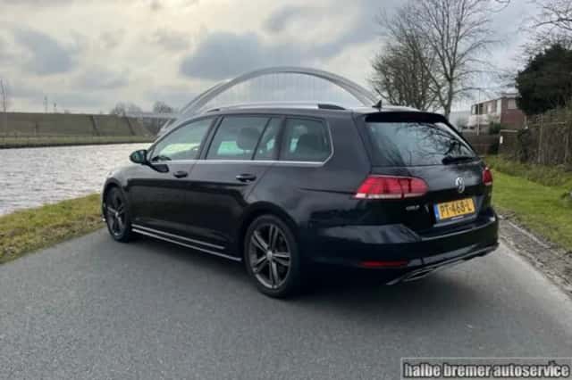 Volkswagen Golf (2017) thumbnail 2