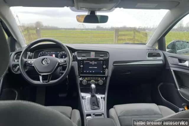 Volkswagen Golf (2017) thumbnail 3