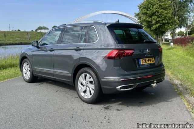 Volkswagen Tiguan (2021) thumbnail 2