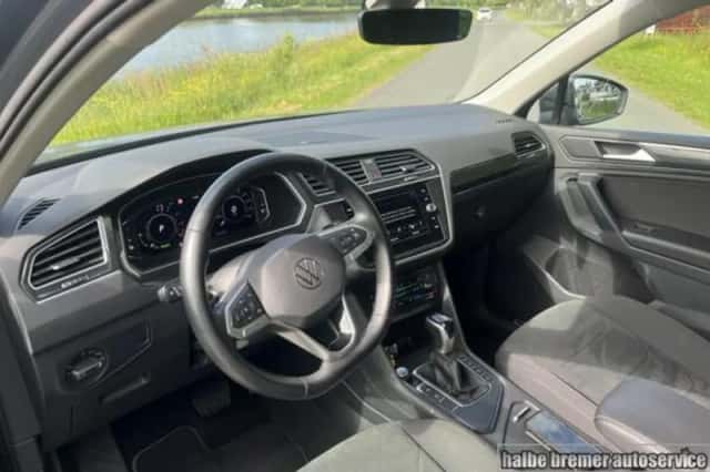 Volkswagen Tiguan (2021) thumbnail 3