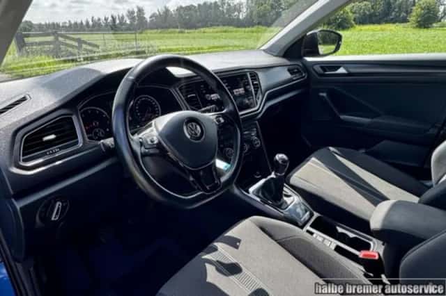 Volkswagen T-Roc (2020) thumbnail 3