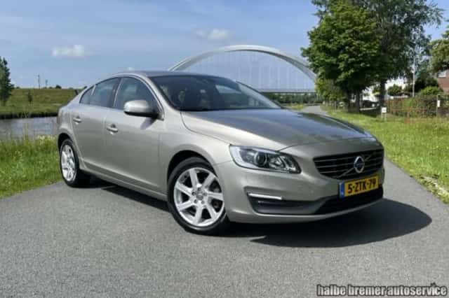 Volvo S60 (2015) thumbnail 1
