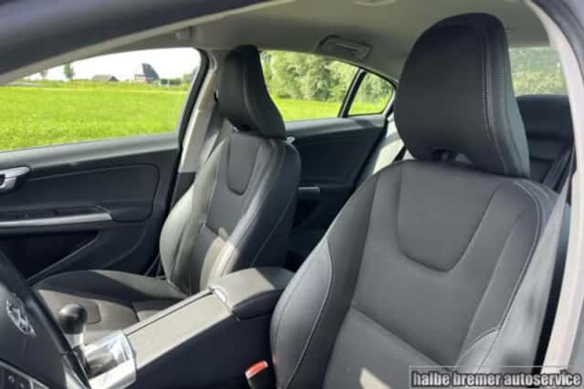 Volvo S60 (2015) thumbnail 3