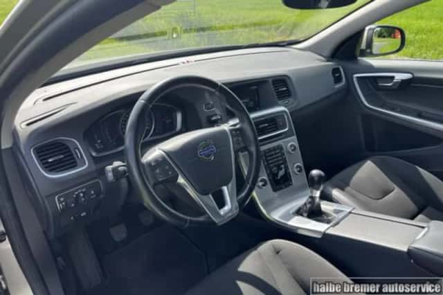Volvo S60 (2015) thumbnail 4