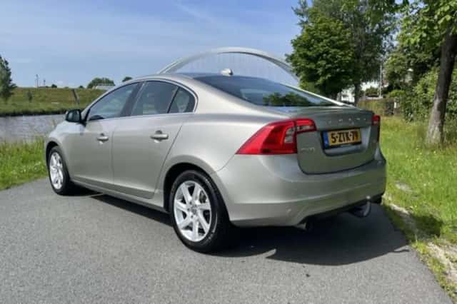 Volvo S60 (2015) thumbnail 6