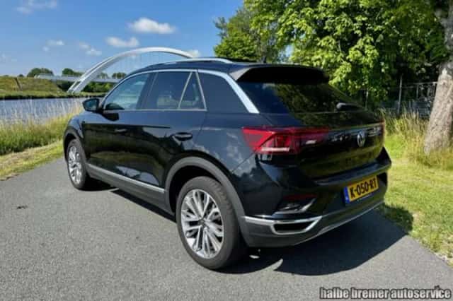 Volkswagen T-Roc (2021) thumbnail 2