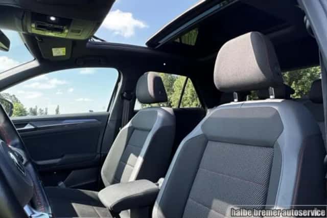 Volkswagen T-Roc (2021) thumbnail 3