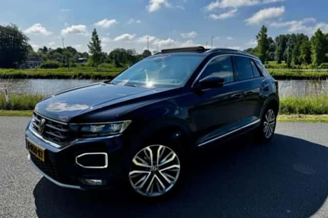 Volkswagen T-Roc (2021) thumbnail 5
