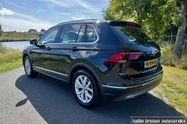 Volkswagen Tiguan (2017) thumbnail 2