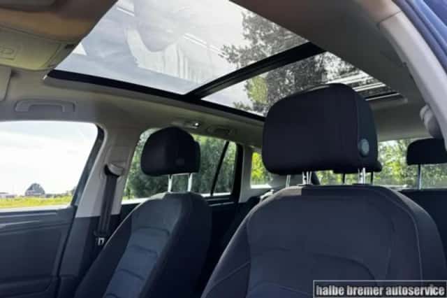 Volkswagen Tiguan (2017) thumbnail 3