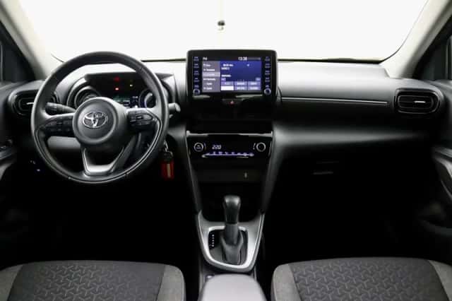 Toyota Yaris Cross (2024) thumbnail 2