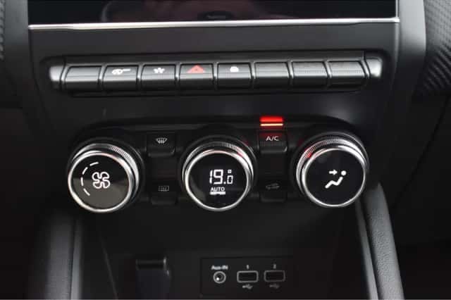 Renault Captur (2023) thumbnail 18