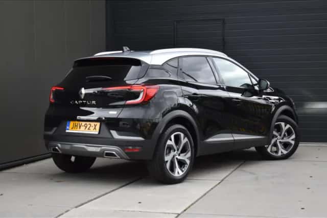 Renault Captur (2023) thumbnail 3