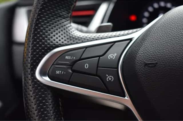 Renault Captur (2023) thumbnail 22