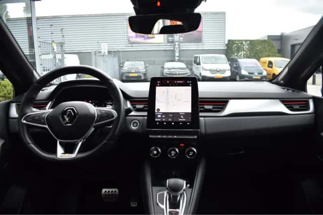 Renault Captur (2023) thumbnail 9