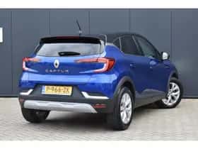 Renault Captur (2022) thumbnail 2