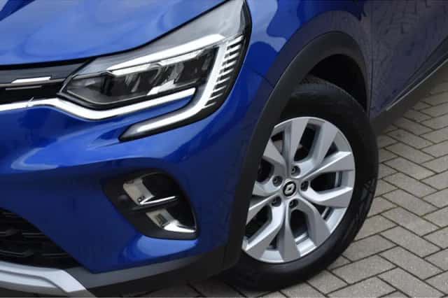 Renault Captur (2022) thumbnail 3