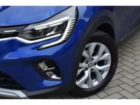 Renault Captur (2022) thumbnail 3