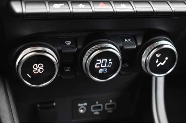 Renault Captur (2022) thumbnail 22