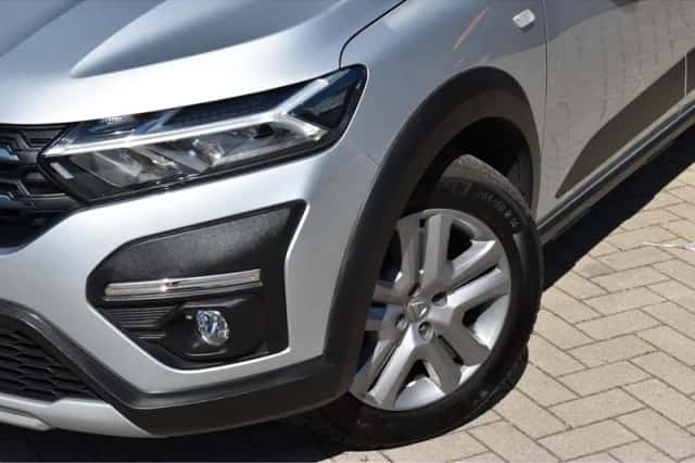 Dacia Sandero Stepway (2022) thumbnail 2