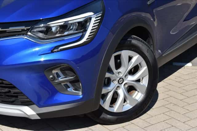 Renault Captur (2021) thumbnail 2