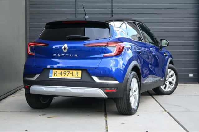 Renault Captur (2022) thumbnail 3