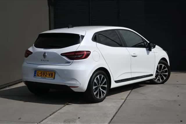 Renault Clio (2021) thumbnail 3