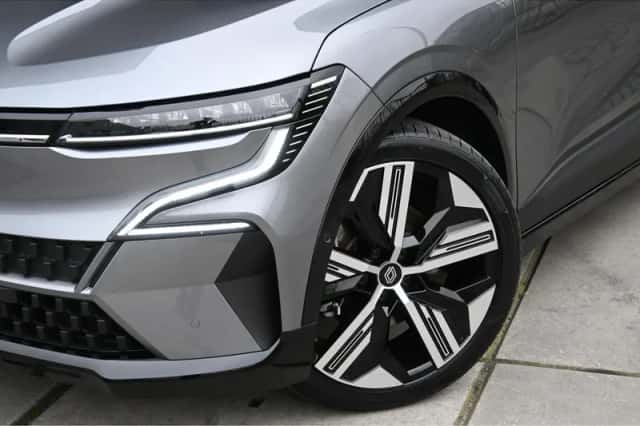 Renault Mégane E-Tech (2024) thumbnail 4