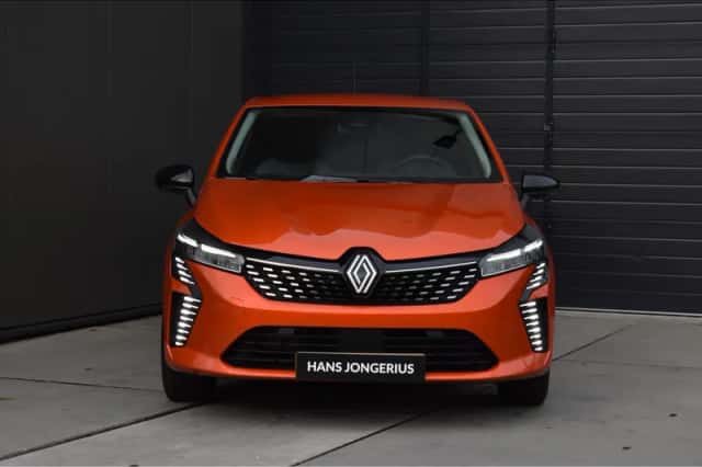 Renault Clio (2024) thumbnail 2