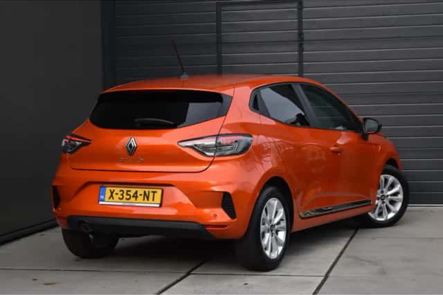 Renault Clio (2024) thumbnail 3