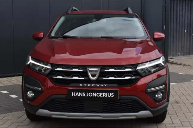 Dacia Sandero Stepway (2021) thumbnail 2