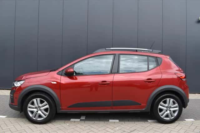 Dacia Sandero Stepway (2021) thumbnail 3