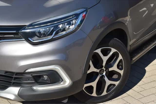 Renault Captur (2018) thumbnail 2