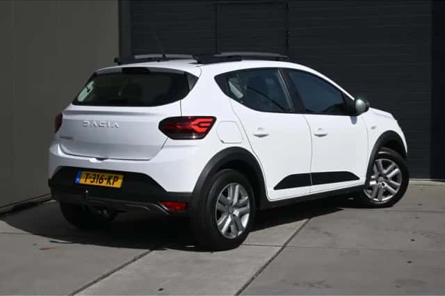 Dacia Sandero Stepway (2023) thumbnail 3