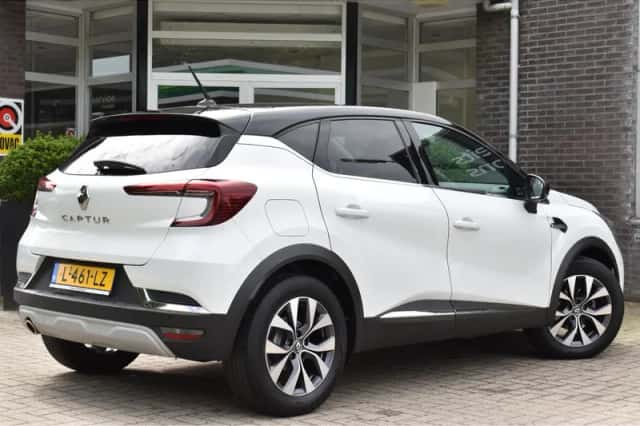 Renault Captur (2021) thumbnail 2