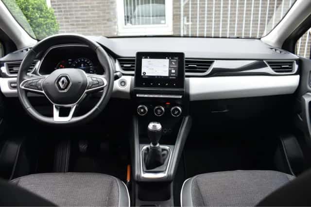 Renault Captur (2021) thumbnail 4