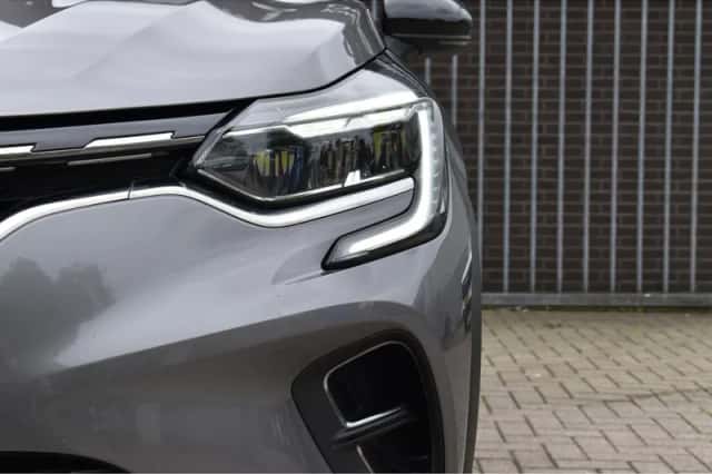 Renault Captur (2021) thumbnail 5