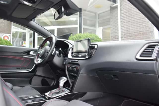 Kia Proceed (2021) thumbnail 3