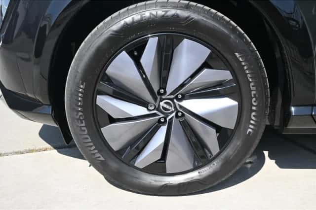 Nissan Ariya (2023) thumbnail 4