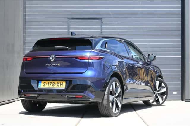 Renault Mégane E-Tech (2023) thumbnail 3