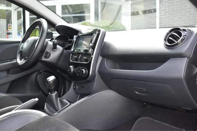 Renault Clio (2018) thumbnail 3