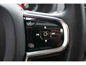 Volvo XC90 (2015) thumbnail 27
